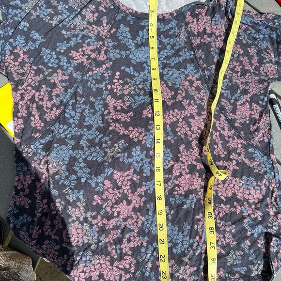 Christopher and Banks women’s size medium T-shirt, short sleeve, crewneck - Picture 6 of 7